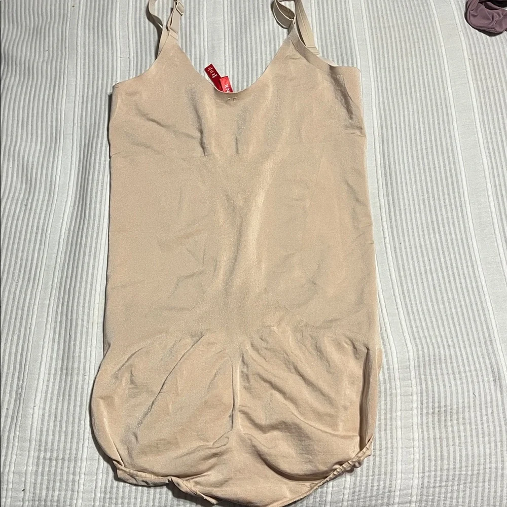 SPANX Nude Shapewear Bodysuit - Picture 4 of 4